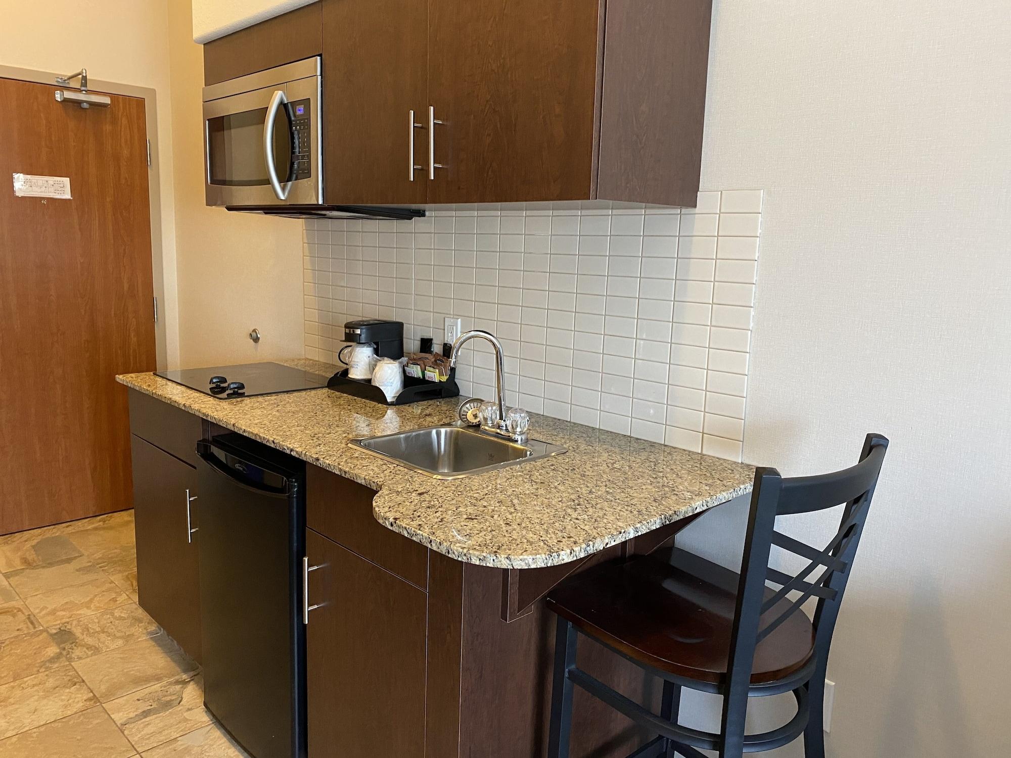 Ramada By Wyndham Creston Hotel Luaran gambar