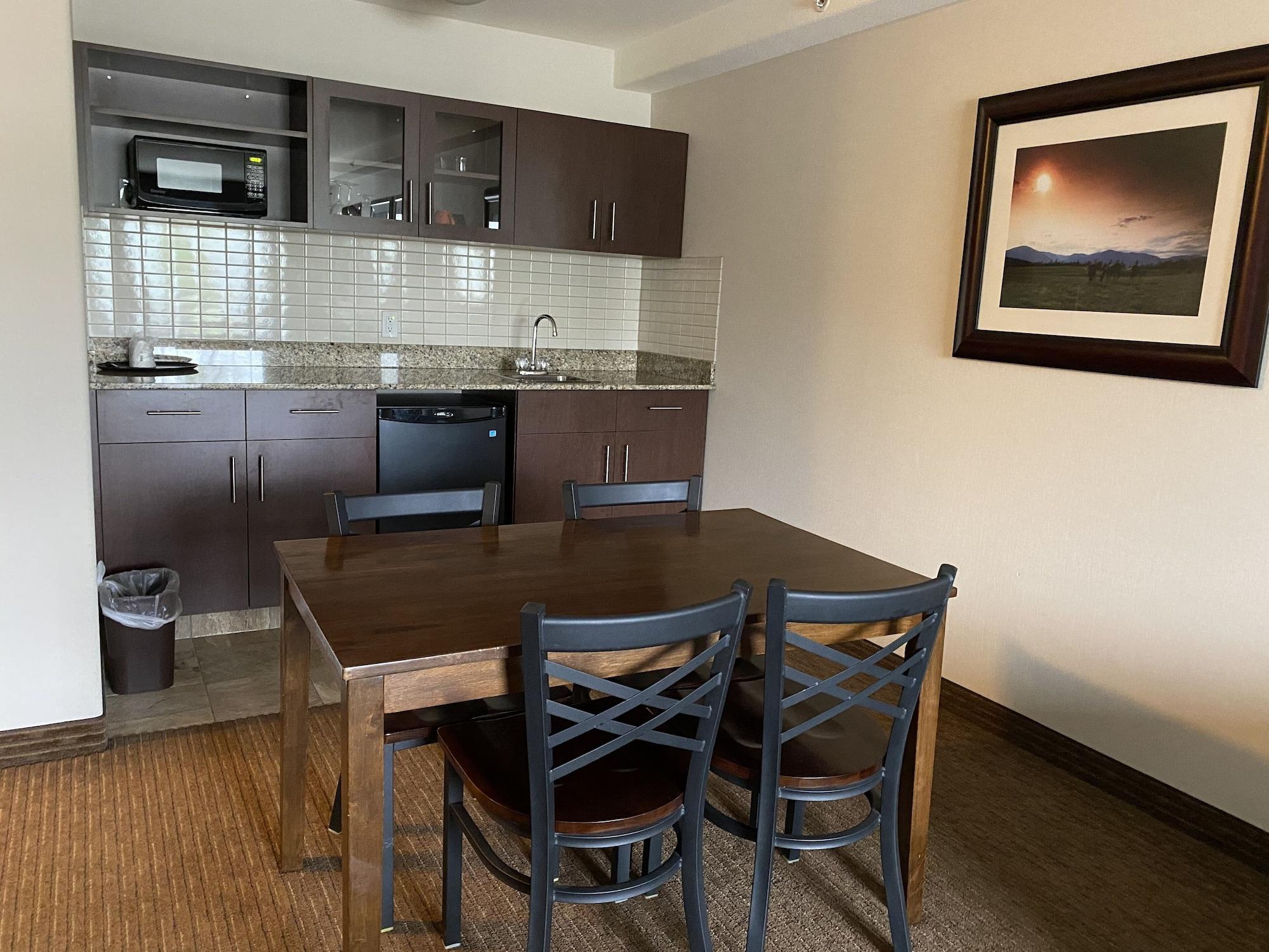 Ramada By Wyndham Creston Hotel Luaran gambar