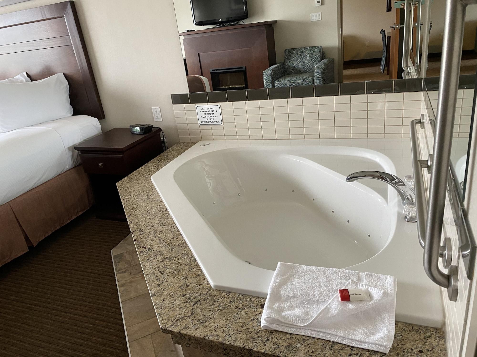 Ramada By Wyndham Creston Hotel Luaran gambar