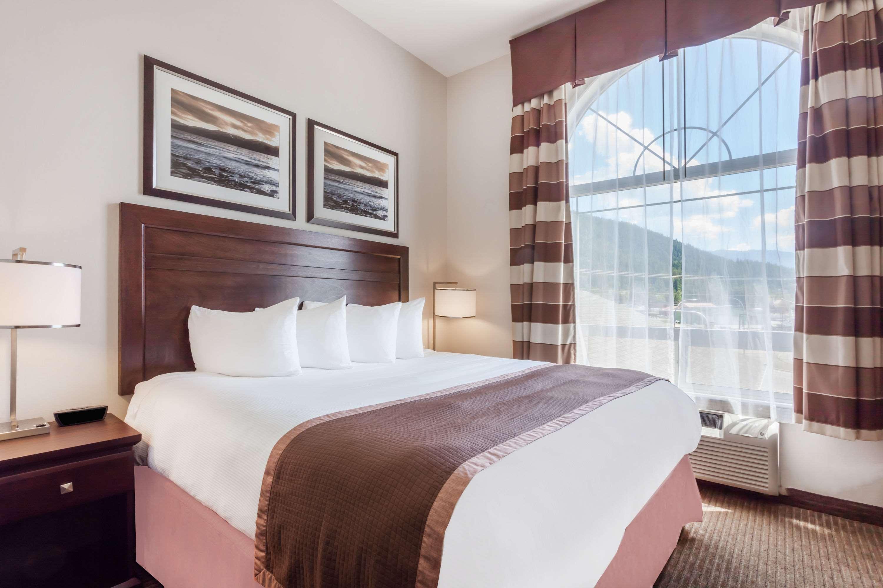 Ramada By Wyndham Creston Hotel Luaran gambar