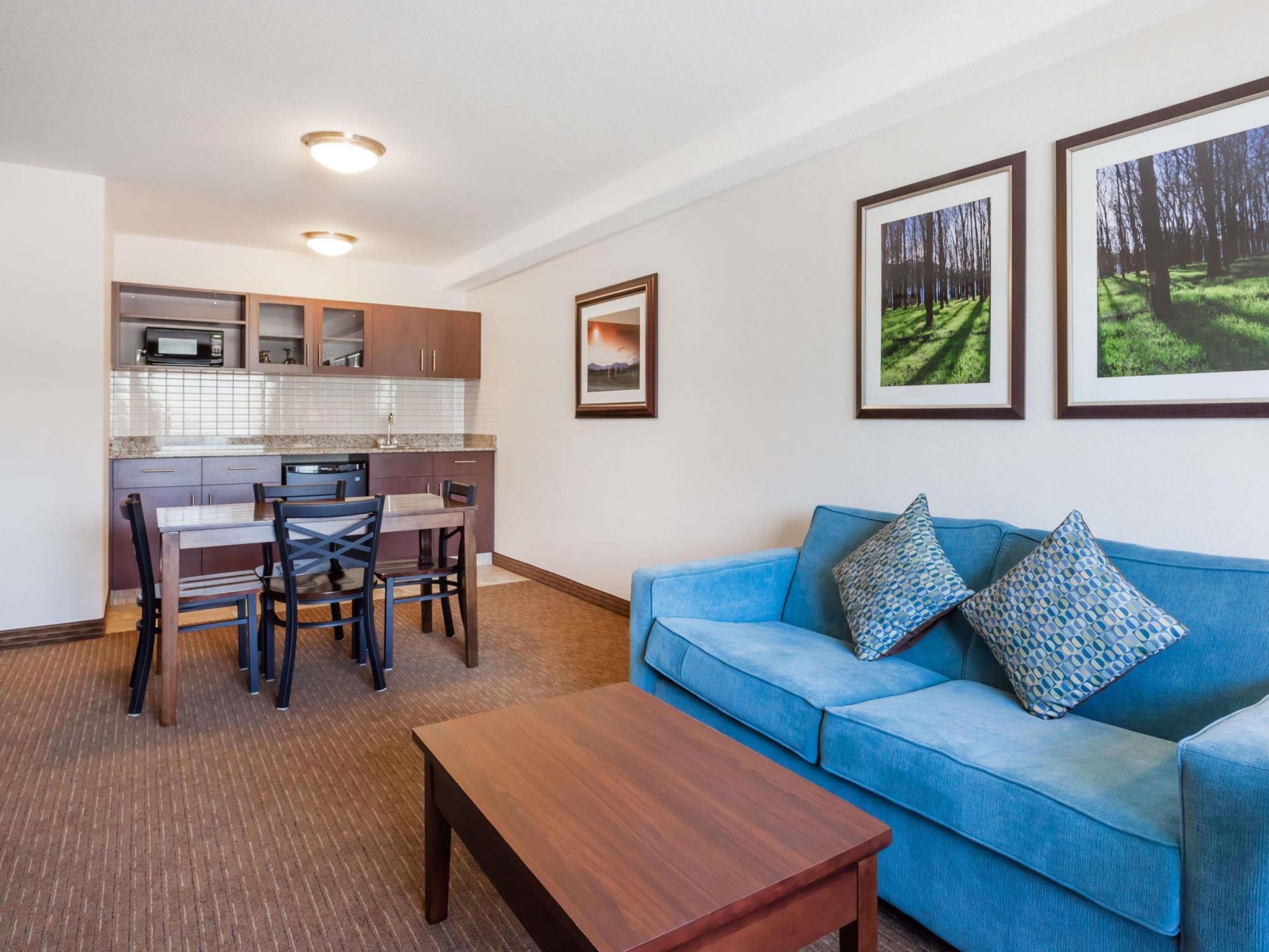 Ramada By Wyndham Creston Hotel Luaran gambar
