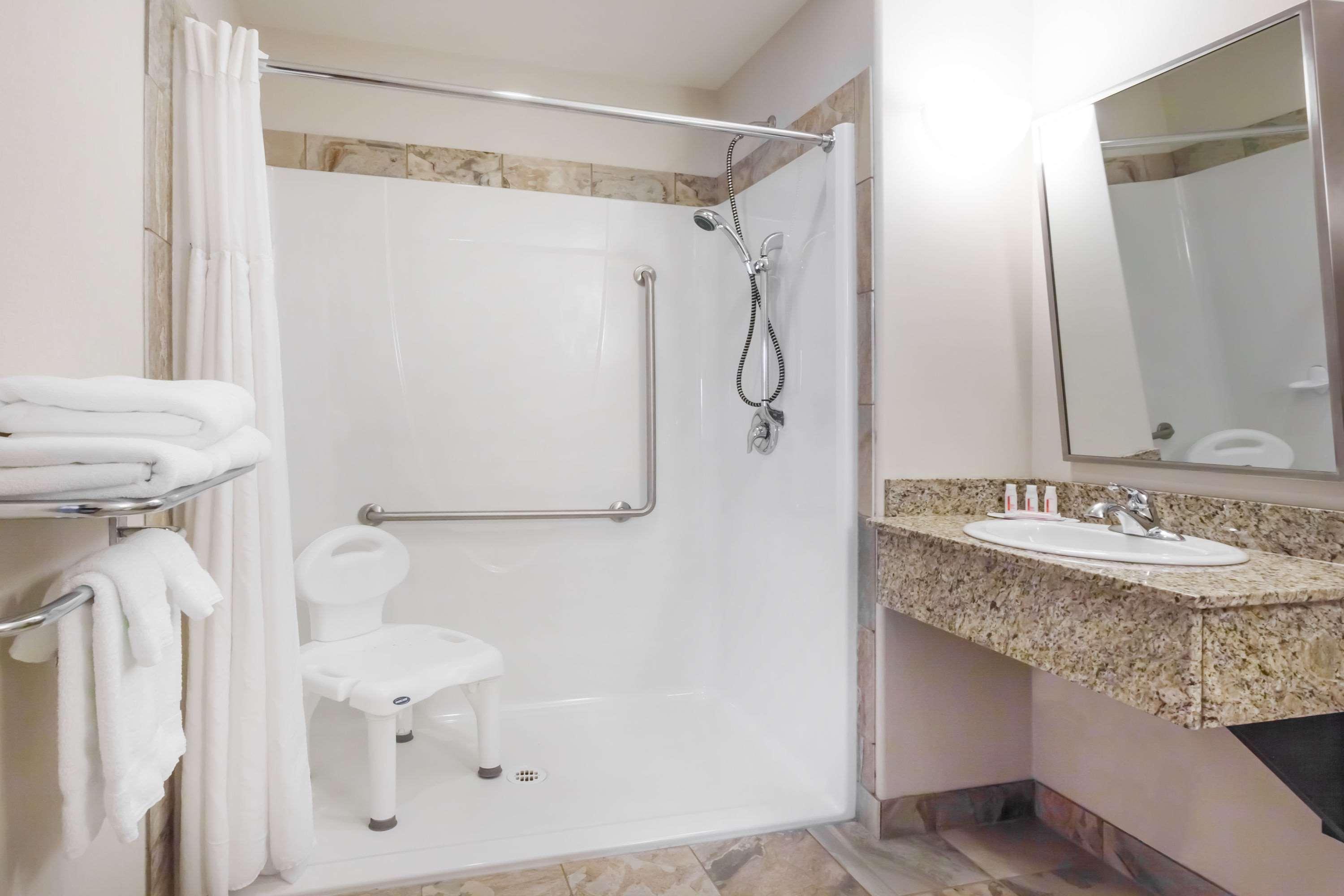 Ramada By Wyndham Creston Hotel Luaran gambar