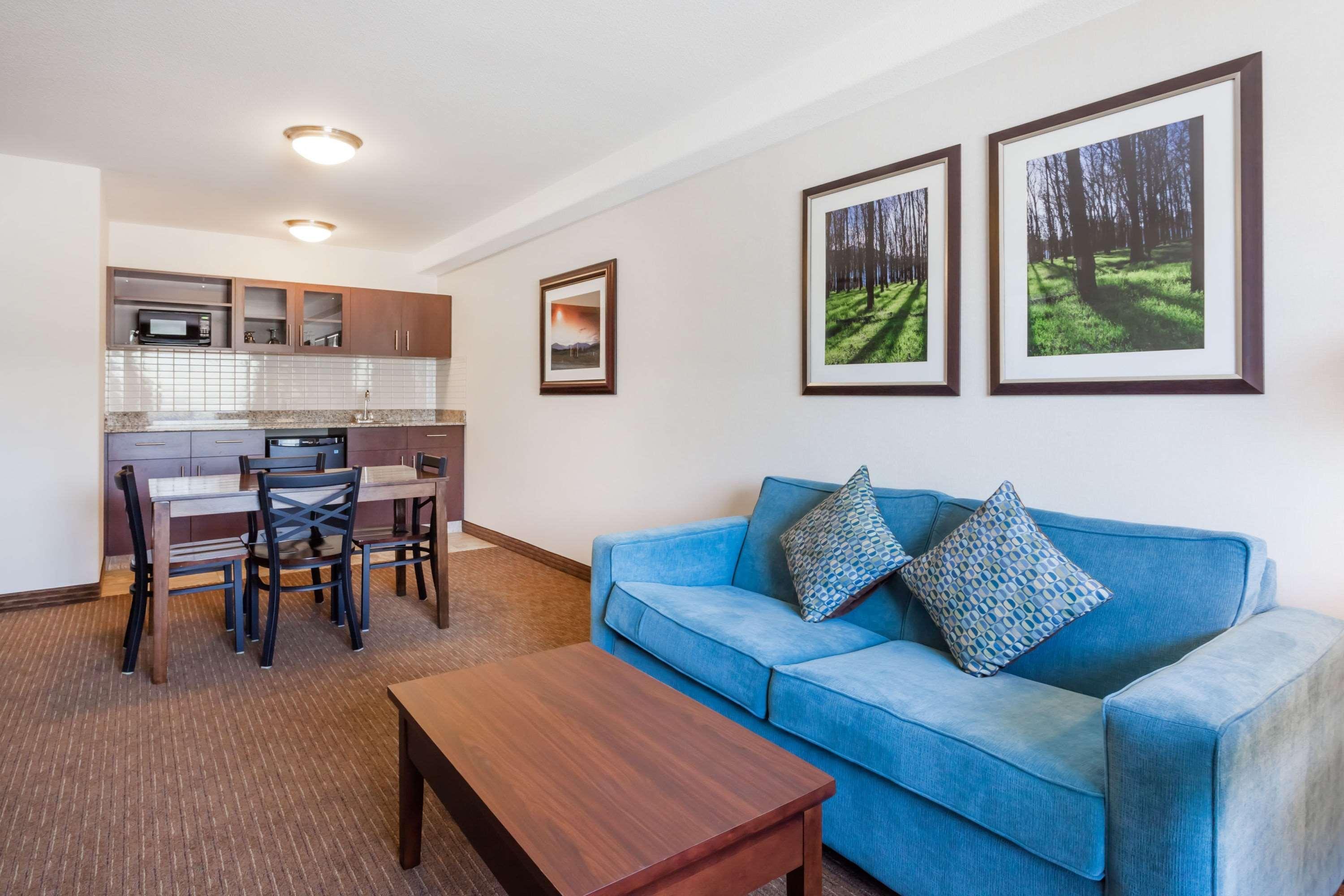 Ramada By Wyndham Creston Hotel Luaran gambar