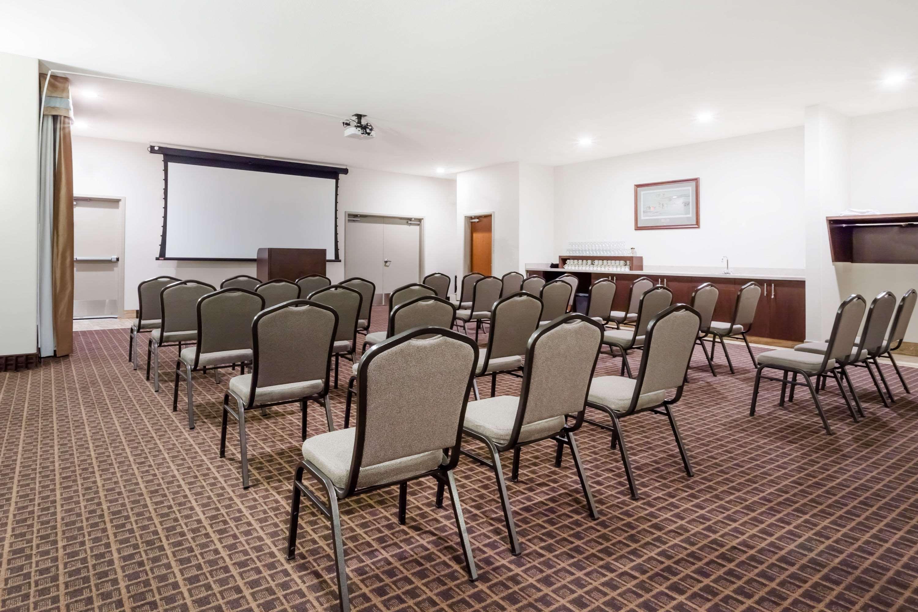 Ramada By Wyndham Creston Hotel Luaran gambar