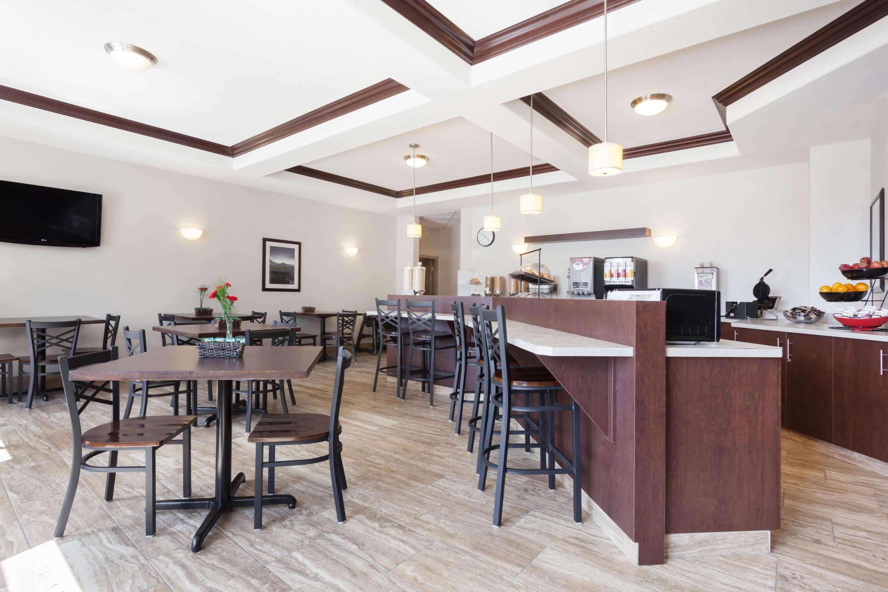 Ramada By Wyndham Creston Hotel Luaran gambar