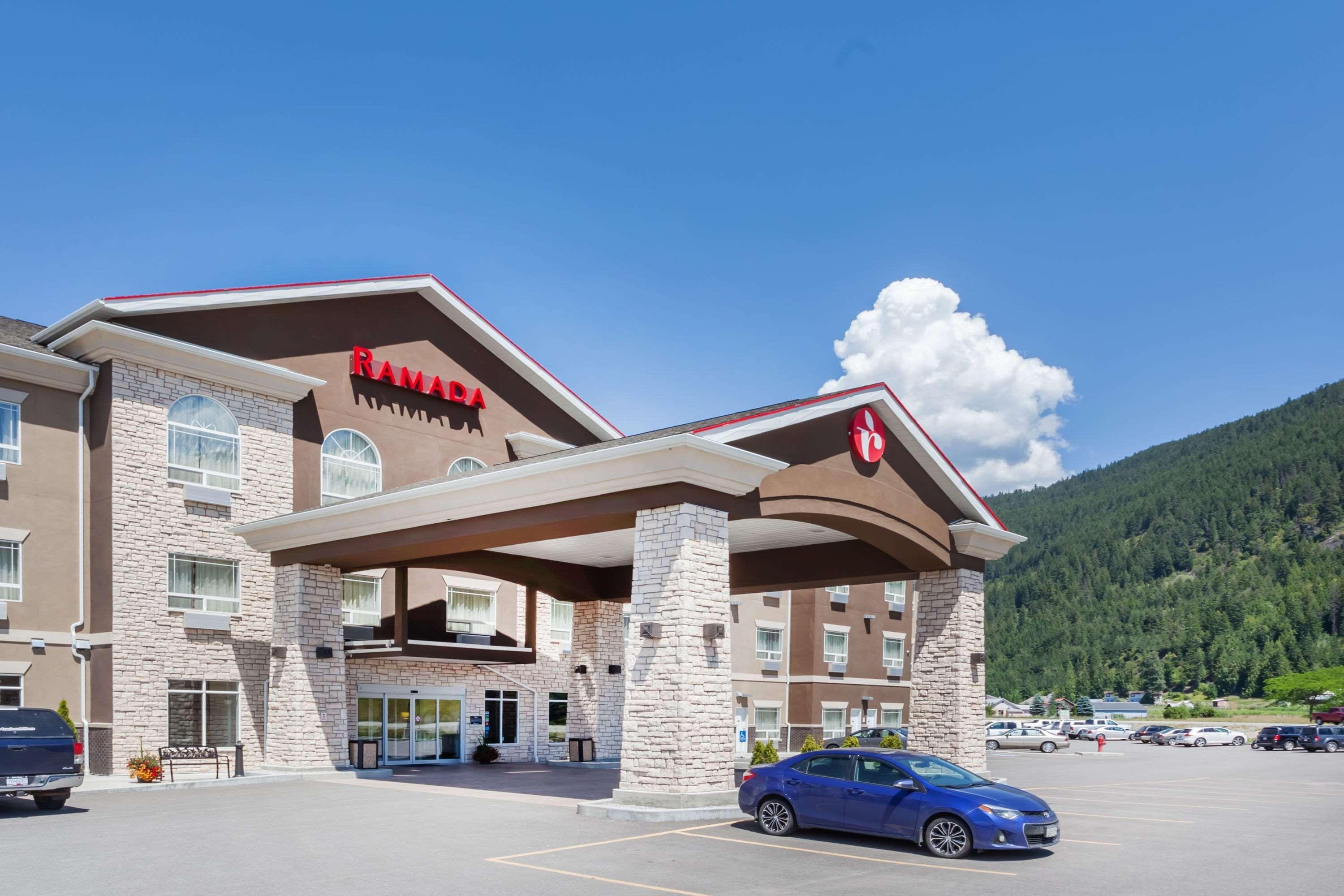 Ramada By Wyndham Creston Hotel Luaran gambar