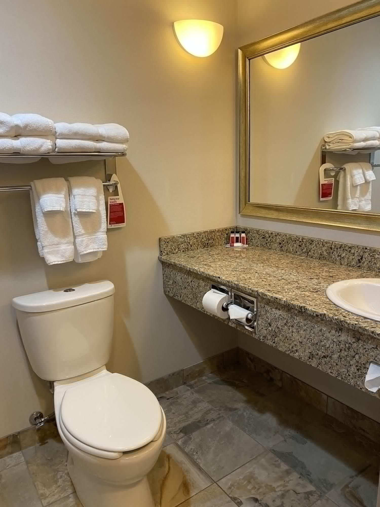 Ramada By Wyndham Creston Hotel Luaran gambar