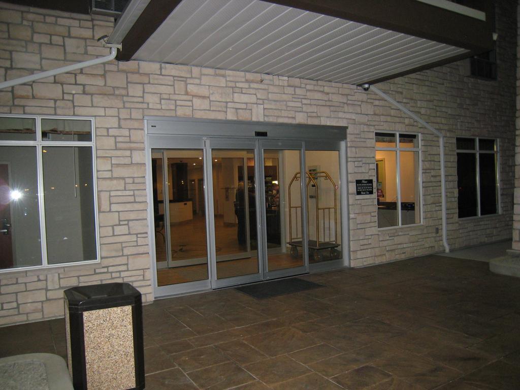 Ramada By Wyndham Creston Hotel Luaran gambar
