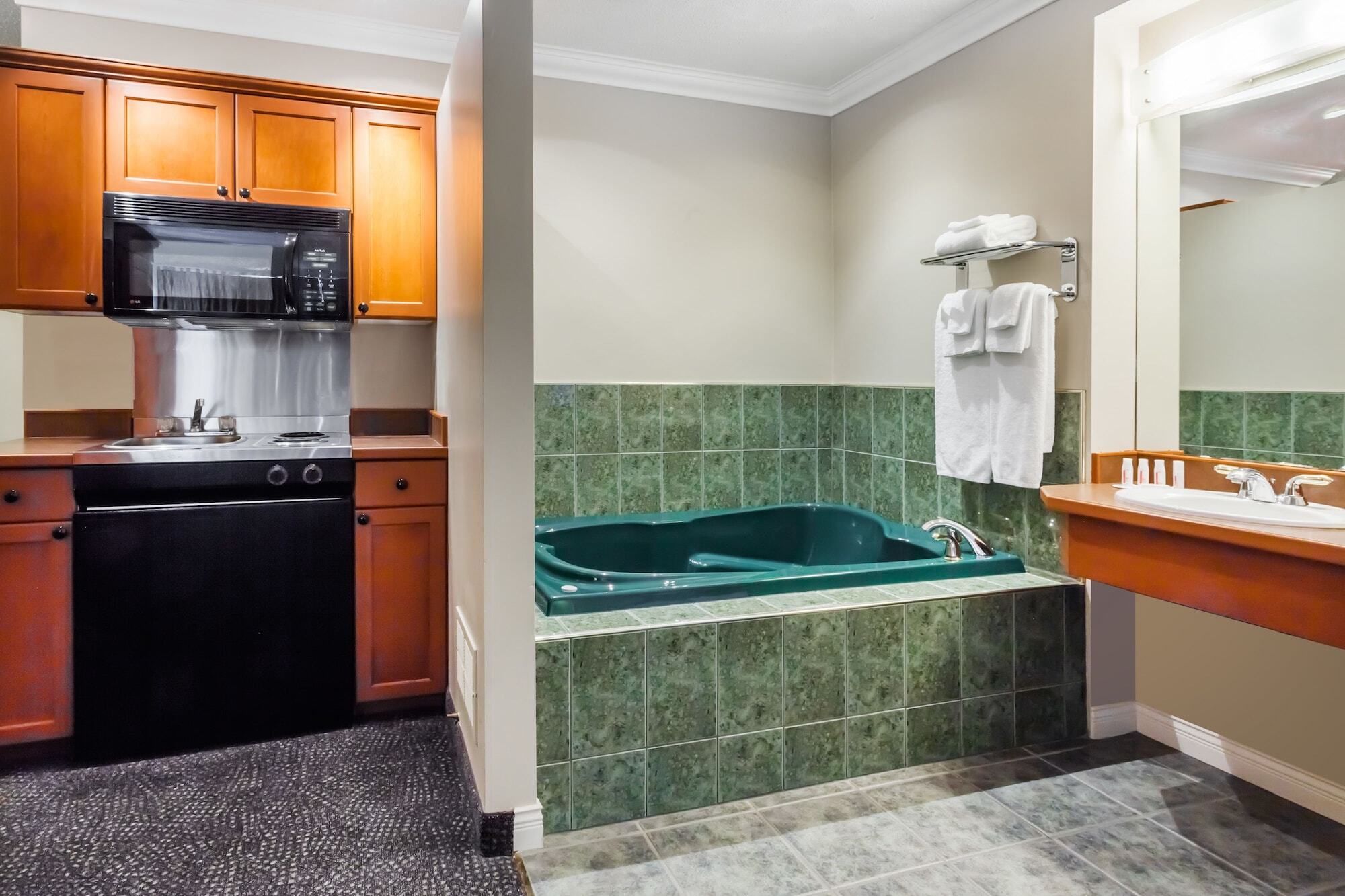 Ramada By Wyndham Creston Hotel Luaran gambar